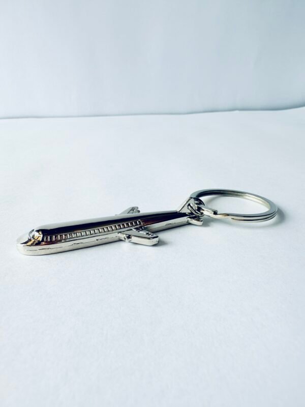 Metallic Airplane Keychain – Premium Aircraft Design